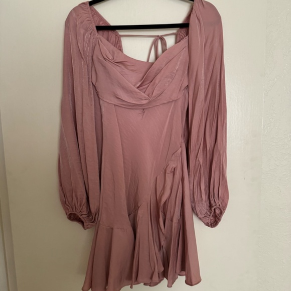Selfie Leslie Beaujolais Long Sleeve Cowl Neckline Ruffle Satin Mini Dress Blush - Picture 5 of 7